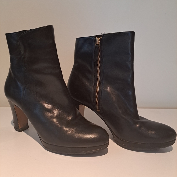 NINE WEST BOOTIES - Picture 2 of 6